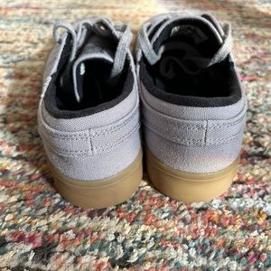 NIKE SB ZOOM Stefan Janoski Sz 7 gray in color- great shape- AR7718-002